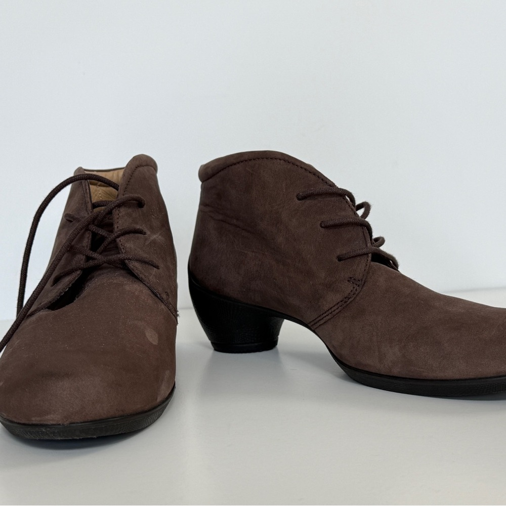 Ladies suede brown Lace-Up Shoes
